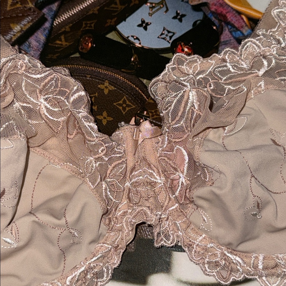 🥂🌹🥂• Bloomingdale’s x Hunkemoller x Ta-Ta Vibes• 🌹🫦🌹